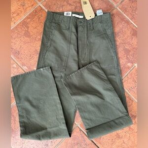 Levi’s NWT ribcage straight 26x29 green pants